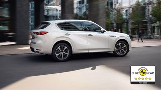 Le nouveau Mazda CX-60 décroche cinq étoiles  lors des essais Euro NCAP